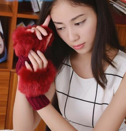 Women’s Plush Fleece-Lined Half-Finger Gloves