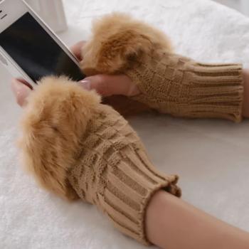 Women’s Plush Fleece-Lined Half-Finger Gloves
